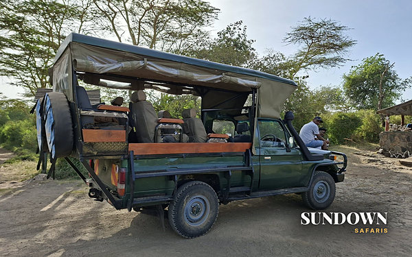 Open safari Land Cruiser ready for an afternoon drive, Trailblazer 5 day private safari